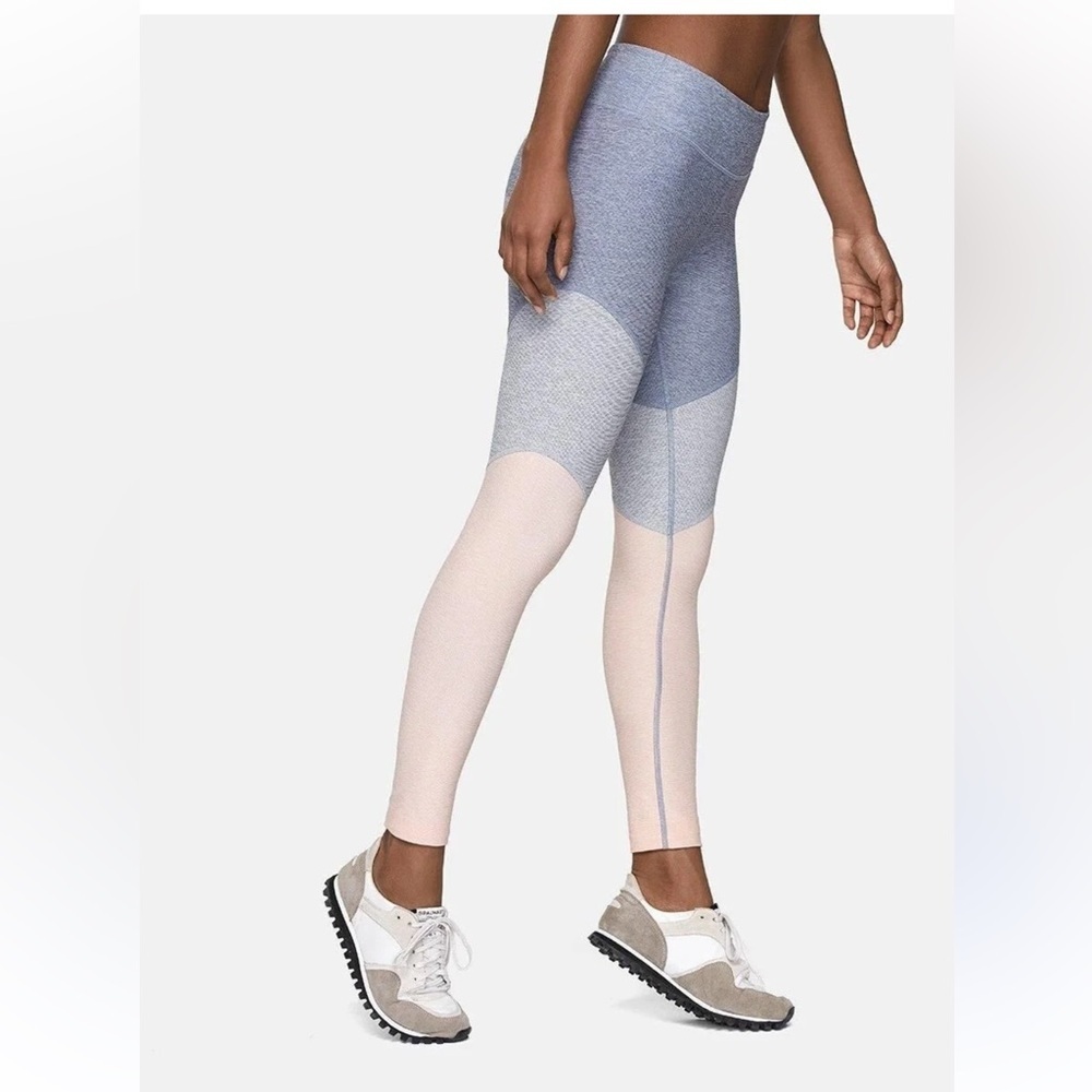 Outdoor Voices Women’s Colorblock Leggings in Gray & Light Pink